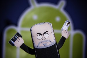 На «термоядерную войну» с HTC Apple потратила $100 млн