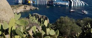 Пассажирам затонувшего лайнера Costa Concordia выплатят по 11 тыс. евро