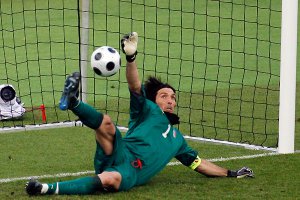 IFFHS выбрала лучшего голкипера XXI века