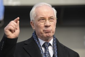 Азаров пустить по карпатським селам «бібліобуси»