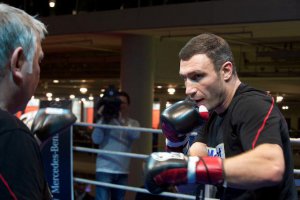 Кличко пообещал наказать Чисору на ринге