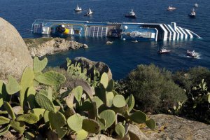 На затонулому лайнері Costa Concordia знайдено тіла ще восьми жертв