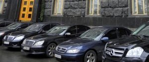 Кабмін заборонив чиновникам ще два роки купувати дорогі авто