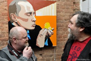 Виставка, присвячена доброті Путіна, викликала фурор у Росії (фото/відео)