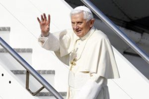 Папа Бенедикт XVI сократит количество поездок за границу