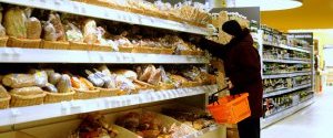 Кабмін зобов'яже виробників відповідати за якість продуктів харчування