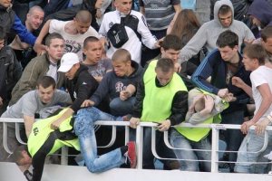 Охранять порядок на украинских стадионах на Евро-2012 будут 4 тыс. стюардов