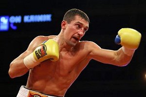 Сенченко досрочно проиграл Малиньяджи и потерял титул WBA (видео)