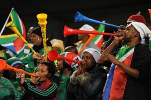 На Евро-2012 болельщикам запретили приносить вувузелы, громкоговорители и зонтики