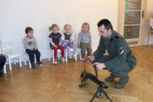 У латвійському дитячому садку дітям провели 