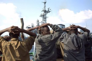 ВМС Евросоюза впервые атаковали базы сомалийских пиратов на суше