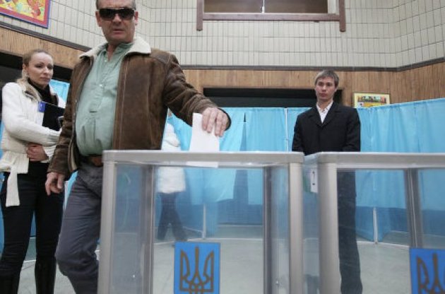 В Україні явка виборців на 12 годину склала 22,4%