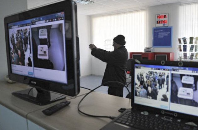 Веб-камери з виборчих дільниць роздали місцевій владі