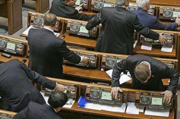 Оппозиционные фракции предлагают Раде ввести уголовную ответственность за нарушение порядка голосования