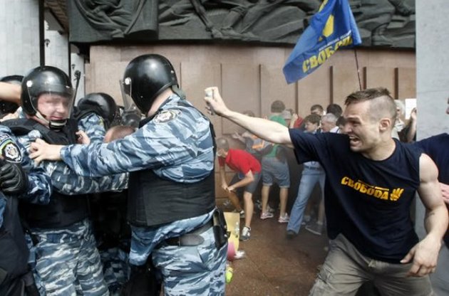 Захисник української мови, який застосував балончик проти міліції, отримав два роки умовно
