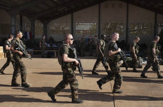 Французская армия начала наземную операцию против малийских исламистов