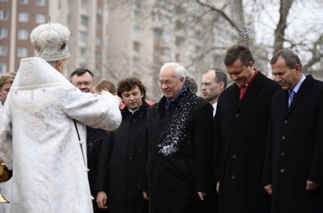 Чиновники празднуют Крещение