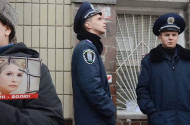Харківські правоохоронці запевнили, що лікарню з Тимошенко ніхто не оточував