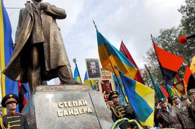 Бандеру и Шухевича изъяли из тестов по истории Украины