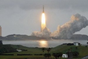 Япония запустила два разведывательных спутника