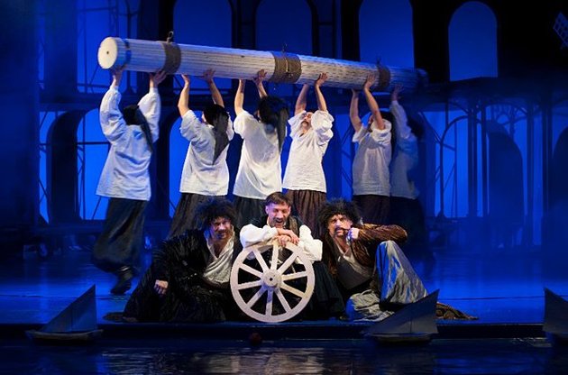 Сцена из спектакля «Энеида»