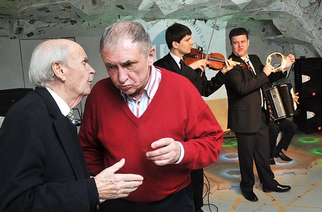 Олег Крышталь (справа) и Богдан Гаврилишин
на презентации научного кафе