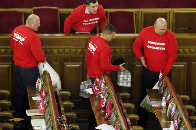 Депутаты Кличко будут всю ночь читать законы