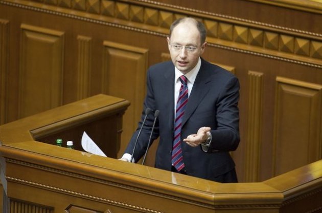 Яценюк предложил уволить судей, лишивших мандата Балогу и Домбровского