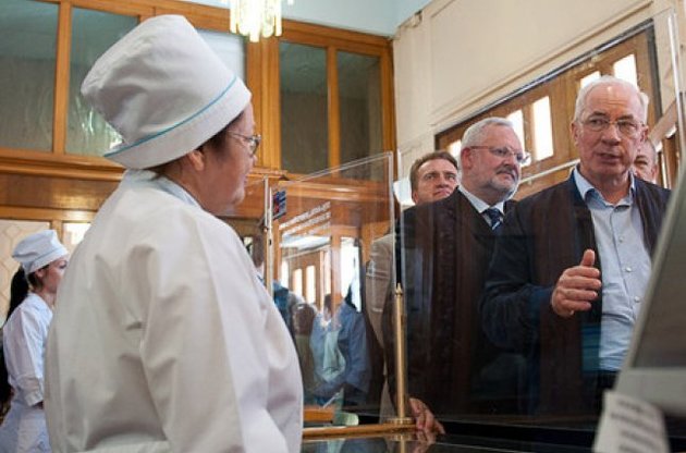 Азаров заверил, что приостановления поставок лекарств не будет