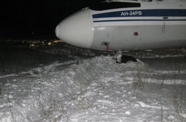 Кількість жертв аварійної посадки літака в Донецьку зросла до п'яти