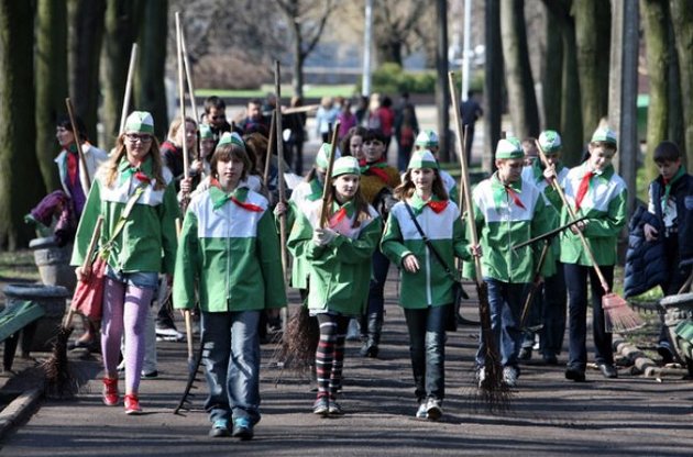 Білоруські піонери на суботнику