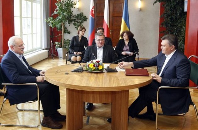 Янукович пообещал искать компромисс по Тимошенко и Луценко