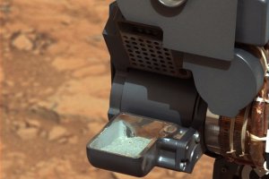 Марсоход Curiosity впервые получил образцы вещества изнутри пробуренного камня