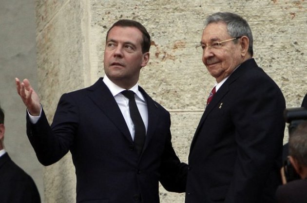 Дмитро Медвєдєв і Рауль Кастро