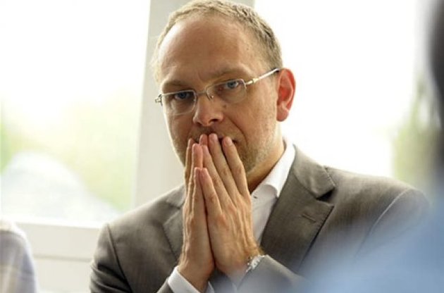 Власенко вирішив відмовитися від свого адвокатського свідоцтва на користь депутатського мандата