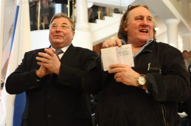 Жерару Депардье поставили штамп в паспорте