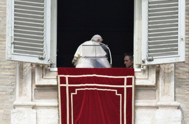 Бенедикт XVI обратился к верующим с последней воскресной проповедью
