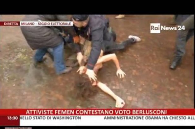 FEMEN влаштували акцію протесту на дільниці, де голосував Берлусконі
