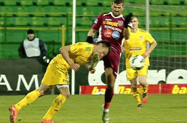 Играешь в футбол - будь осторожен