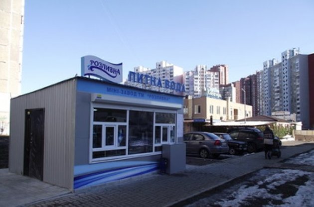 У Києві почали з'являтися кіоски з продажу води з крану