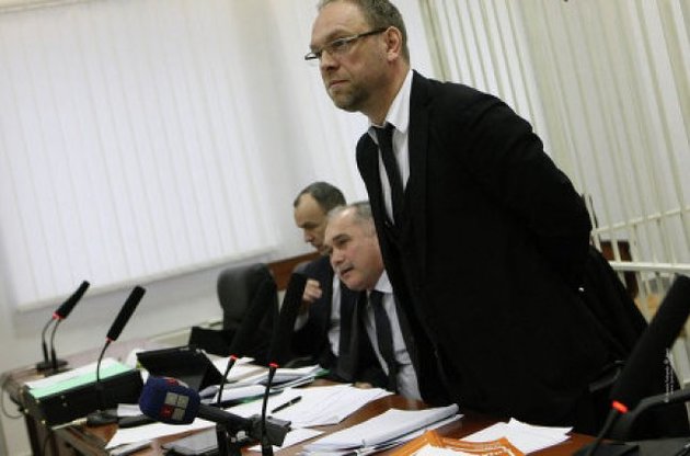 ВАСУ решит, забирать ли у Власенко депутатский мандат