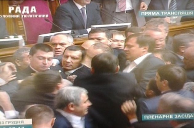 "Рада" транслирует заседание украинского парламента