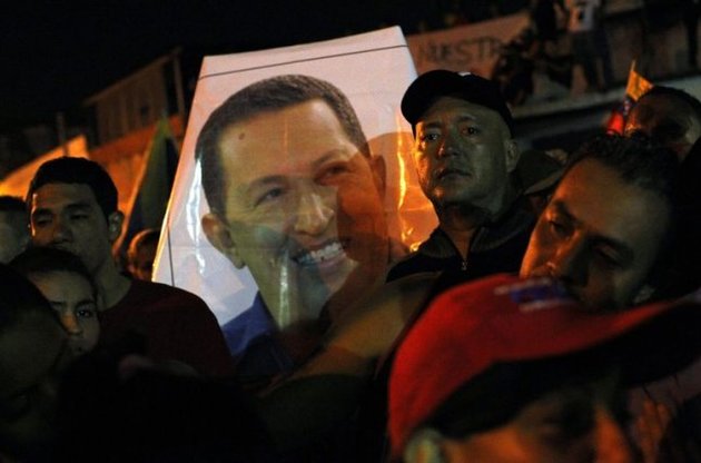 Жители Венесуэлы встретили новость о смерти Чавеса со слезами на глазах