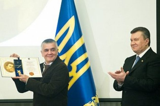 Янукович раздал Шевченковские премии за 2013 год