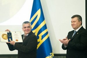 Янукович раздал Шевченковские премии за 2013 год