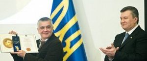 Янукович раздал Шевченковские премии за 2013 год