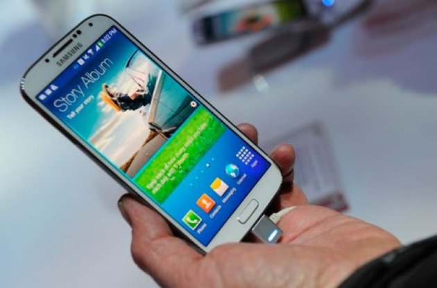 Samsung выпустил Galaxy S, которым можно управлять взглядом и жестами