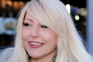 В возрасте 48-и лет умерла певица Оксана Хожай