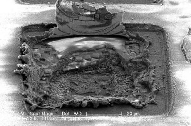 Мікросхема, пошкоджена лазером, відновила свою працездатність