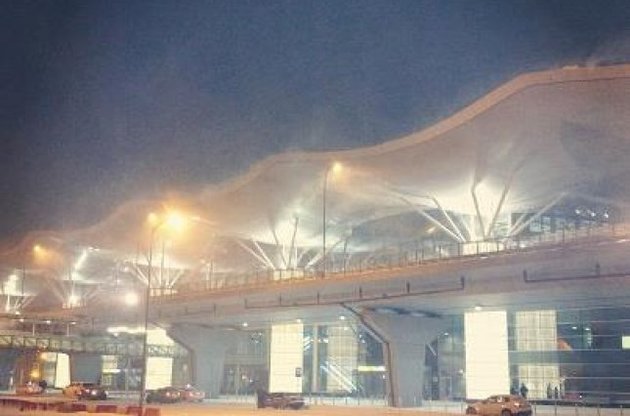 Аэропорт "Борисполь" обеспечивает рейсы на вылет, несмотря на сильный снегопад